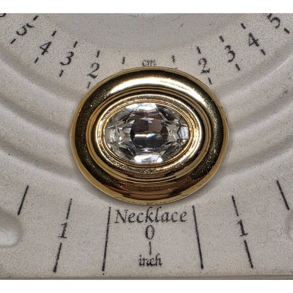 Gold Tone Oval Brooch With Clear Faceted Glass Centerpiece & Textured Back 1.5 I - Picture 3 of 3